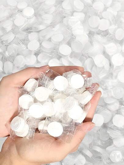 1条一次性压缩毛巾，便携迷你压缩无纺布面巾，湿巾，适用于户外、商务旅行、旅游、露营、徒步、沙龙、居家、浴室、返校季等场合。