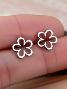 一对不锈钢小兔子耳钉，多种款式可选，包括小动物、海洋、花朵、昆虫、蝙蝠、蜘蛛网、钻石牙齿、心电图、猫狗爪印、蝴蝶、草莓、向日葵、叶子等几何图案耳钉，男女皆宜，还有章鱼、蜗牛、郁金香、心形、星星等迷你耳钉。 - 一對不鏽鋼小耳環 - 查看 16