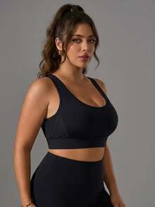 Zimi Collection حزمة حمالة صدر رياضية بدون أسلاك للنساء بمقاسات كبيرة 1XL-5XL سوداء من الشبك بتصميم ظهر سباق مع فتحة خلفية وإغلاق قابل للتعديل بخطاف وعين للتمارين الرياضية في الجيم واليوغا والجري - الأسود - مشاهدة 2