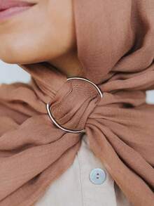 1个女士纯色圆形环形丝巾夹，金属头巾固定胸针，防滑丝巾配件，适用于各种围巾、披肩、头巾，多种图案可选 - 彩色 - 查看 2