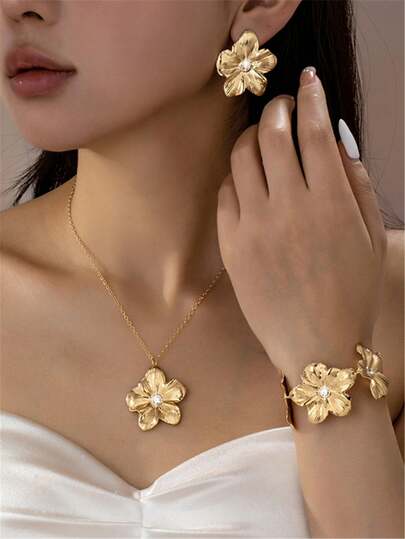 Conjunto de 4 piezas de joyería, nuevo estilo europeo y del medio oriente, aretes de flor con rhinestones de metal, collar, pulsera, conjunto de accesorios femeninos dulces y elegantes