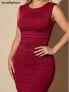 Vestido ajustado que llega debajo de la rodilla  3/4 para mujer, diseño elegante y moderno con fruncido lateral que realza la figura y estiliza la silueta, ideal para mujeres jóvenes y señoras que aman la moda con clase. Vestido de corte midi por debajo de la rodilla, confeccionado en tela suave, elástica y de alta calidad, que se adapta perfectamente al cuerpo brindando comodidad y sensualidad. Modelo sin mangas con cuello redondo clásico, ideal para eventos, cenas, citas o salidas casuales. Estilo sofisticado tipo  vestido largo con que resalta las curvas con sutileza y elegancia. Inspirado en la moda europea y urbana, este vestido es perfecto para combinar con tacones, sandalias o accesorios llamativos,deal para quienes buscan un look femenino, moderno y refinado. ¡Atrévete a destacar con este vestido ceñido 3/4, una prenda versátil, sexy y elegante que hará que todas las miradas se centren en ti! - Rojo - Ver 6
