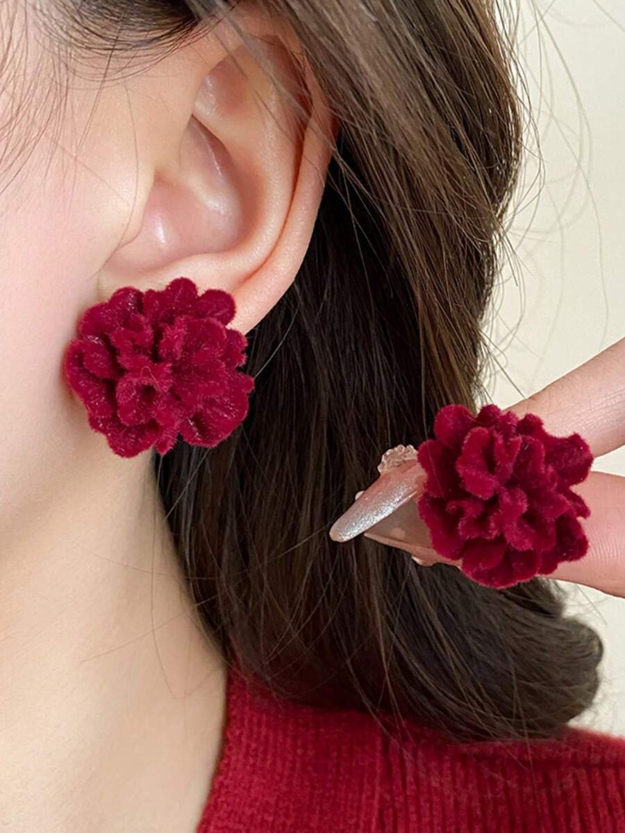 一对复古奢华时尚优雅小众红色植绒花朵耳环，适合女性日常、节日和约会佩戴。 - 樹脂花朵 - 查看 1