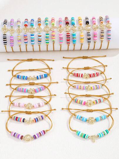 1条锌合金26字母吊坠可调节手链，适合女孩、家人、朋友，可作生日礼物、日常佩戴（随机软陶颜色）