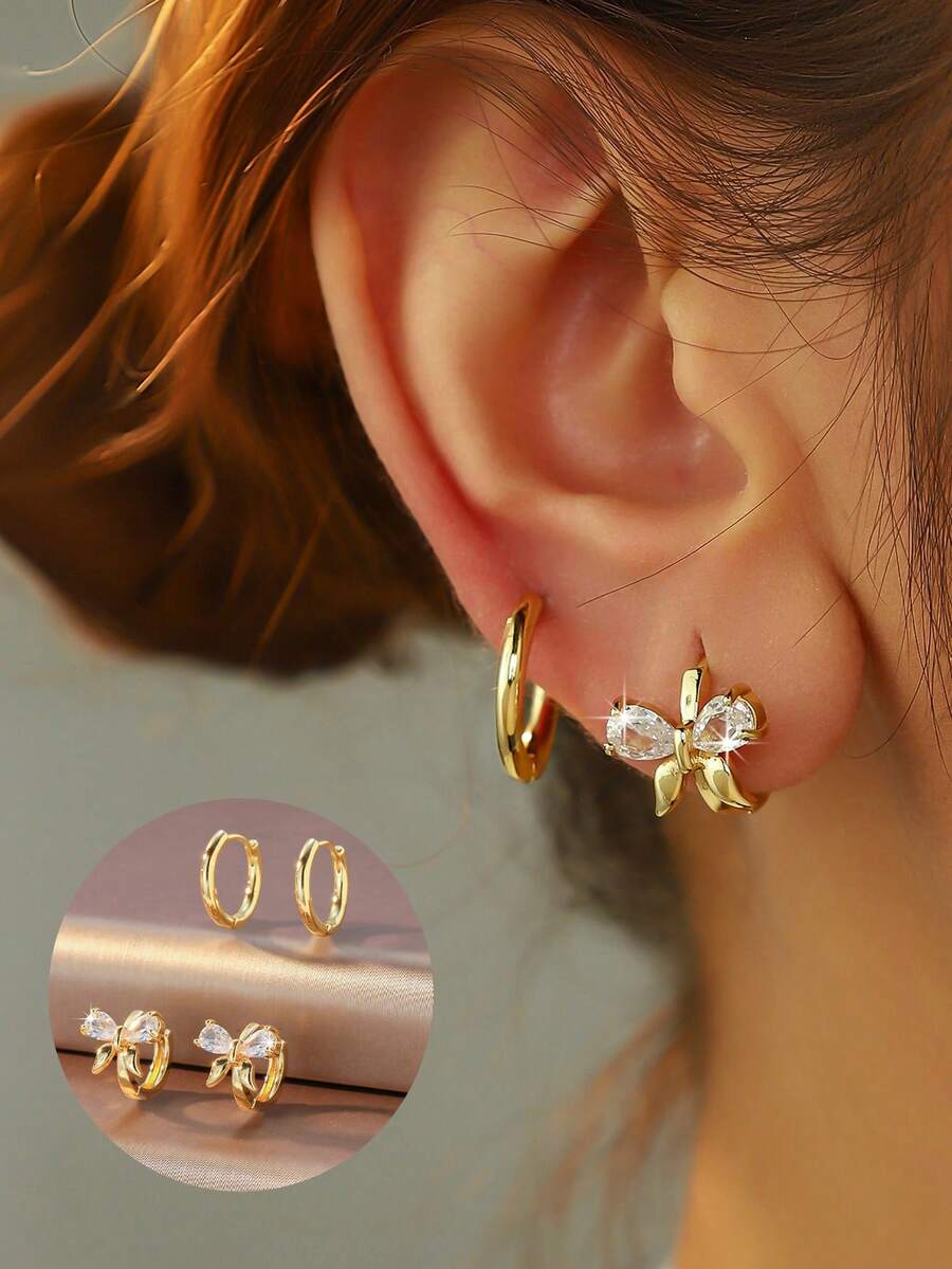两对简约的圈形耳环和蝴蝶结耳环，暖金色调，适合各种肤色，镶嵌锆石，兼具甜美与酷感风格，适合日常通勤、约会、聚会、休闲外出和半正式场合。 - 耳圈套裝 - 查看 1
