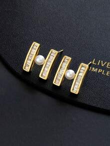 一对优雅的925纯银仿珍珠白色字母H耳钉，适合作为女神节的简约百搭礼物。 - 耳環 - 查看 3