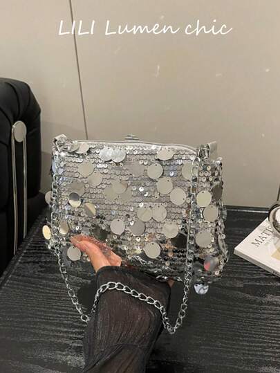 Este elegante bolso de hombro nuevo con lentejuelas presenta una correa de cadena y tiene un diseño cuadrado pequeño. Su versatilidad lo hace adecuado para diversas ocasiones, incluyendo ir al trabajo, viajar, fiestas y compras.