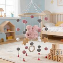 con conejo de fieltro rosa, bolas, estrellas, campanas y anillos de madera. - 1 pza. - Ver 9