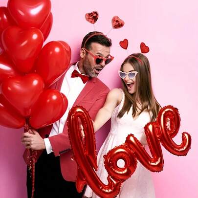 Bộ phụ kiện 4 món màu đỏ cổ điển dành cho nữ nhân dịp Lễ Tình nhân - Kính hình trái tim, Băng đô lấp lánh, Hoa tai đỏ, Dây chuyền, Phụ kiện chụp ảnh lãng mạn, Lý tưởng cho Lễ Tình nhân, Đám cưới, Tiệc theo chủ đề và các lễ kỷ niệm ngày lễ, Quà tặng Lễ Tình nhân