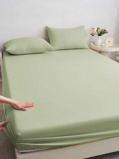 1 pieza Sábana ajustada, Ropa de cama, Protector de colchón, Cubrecama, Textil para el hogar cómodo, Colchoneta de colchón transpirable y antipelusas, Falda de cama verde sólida, Decoración del hogar, Falda de cama decorativa adecuada para dormitorio, dormitorio, se ajusta a todos los tamaños de cama - Individual, Doble, Queen, King, Adecuado para todas las estaciones, Lavable a máquina, a prueba de polvo y antideslizante, Excluye almohada y funda de almohada, Decoración de habitación, Útiles escolares