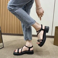 Sandalias de suela gruesa con talón de mujer Prendas de abrigo estilo hada para estudiantes Falda versátil con tacón grueso Nuevas sandalias romanas de moda para mujer para el verano Sandalias romanas con tiras cruzadas y tacón grueso para mujer - Negro - Ver 4