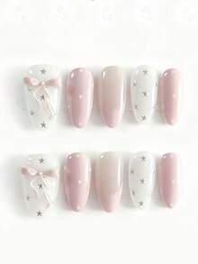 Bộ 10 móng tay mang tên Pink Star Dream Veil. Bộ móng này kết hợp giữa màu hồng phấn nhẹ nhàng, trắng ngà thanh thoát và màu nude trong suốt, được điểm xuyết bằng những chiếc nơ hồng 3D xinh xắn, những ngôi sao bạc lấp lánh và những chấm bi tinh tế. Bảng màu pastel nhẹ nhàng và những chi tiết lãng mạn tạo nên một vẻ đẹp mộng mơ, huyền ảo - hoàn hảo cho những ai yêu thích nghệ thuật vẽ móng lấy cảm hứng từ truyện cổ tích, với nét duyên dáng nhẹ nhàng và kỳ diệu. - Màu Hồng baby - Xem 1