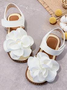 1双时尚儿童凉鞋，女童平底凉鞋，白色花朵装饰，魔术贴设计，适合幼儿、休闲外出、旅行和度假穿着 - 白色 - 查看 2