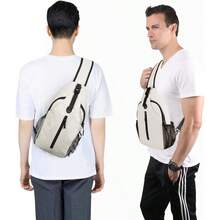 Mochila Cruzada para Hombre, Bolso de Pecho con Puerto de Auriculares y Bolsillo para Botella de Agua, para Senderismo, Viaje, Cita y Actividades al Aire Libre - como en la foto - Ver 7