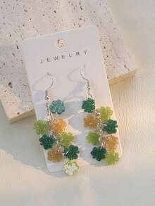 三叶草闪光绿金长流苏亚克力吊坠耳环，适合女孩，可用于嘉年华、节日、日常佩戴和度假。 - 彩色 - 查看 1