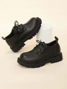 Nuevos zapatos Oxford tipo mocasín estilo británico negro mate para niños, de cuero sintético transpirable de alta calidad con diseño de cordones, punta redonda para protección del pie, suela gruesa de goma antideslizante y resistente al desgaste con ligero aumento de altura; unisex para estudiantes, adecuado para niños de 3-16 años, uso en todas las estaciones, versátil para campus, uso diario en interiores y exteriores - Negro - Ver 6