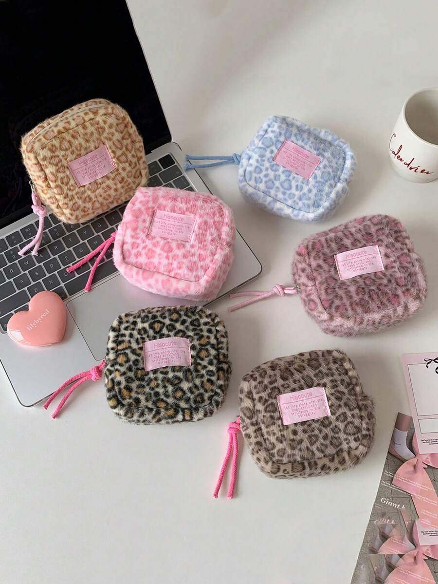 1 chiếc túi vuông nhỏ bằng vải nhung họa tiết da báo cổ điển, túi đựng băng vệ sinh di động, túi đựng băng vệ sinh cho học sinh, túi đựng mỹ phẩm nhỏ.