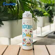 Sanrio زجاجة مياه رياضية كرتونية لطيفة من سانريو سعة 27 أونصة، غطاء قابل للانقلاب مع قش، غطاء قابل للفتح، مثالية للتنقل والرياضة والجري والأنشطة الخارجية، هدية عيد ميلاد مثالية للفتيات - أبيض - مشاهدة 14