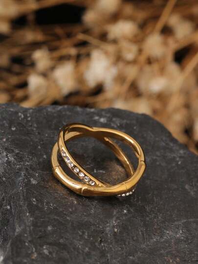 1 pièce Bague délicate en acier inoxydable de forme géométrique creuse en croix, de couleur or 18 carats, avec zirconium. Symbolise une connexion spirituelle, convient pour un port quotidien pour femmes