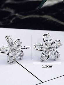 1 Pair Cute Transparent Zirconia Flower Stud Earrings, Suitable For Women's Wedding Wear, Shiny Crystal Fashion Bridal Jewelry - Silver - View 6