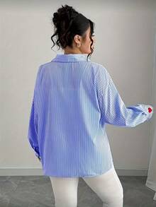 Solstice Apparel 法式愛心刺繡條紋領長袖襯衫，Amour 字母寬鬆休閒女版襯衫 - 藍色 - 查看 4