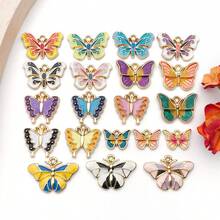 时尚珐琅蝴蝶吊坠套装（10/20/24/52个）。精致吊坠，非常适合DIY手链、项链和钥匙扣。 - 彩色 - 查看 15