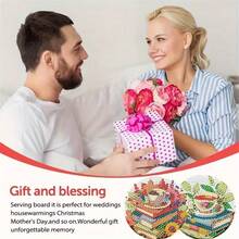 8件套钻石画杯垫套装，包含咖啡杯垫、书本杯垫和花卉图案，适合成人及初学者，可用于钻石画艺术创作、工艺品制作和缝纫，圆形钻石木质底座带隔热杯垫，适用于家居装饰、办公桌配件，也是情人节礼物的理想之选。 - 彩色 - 查看 7