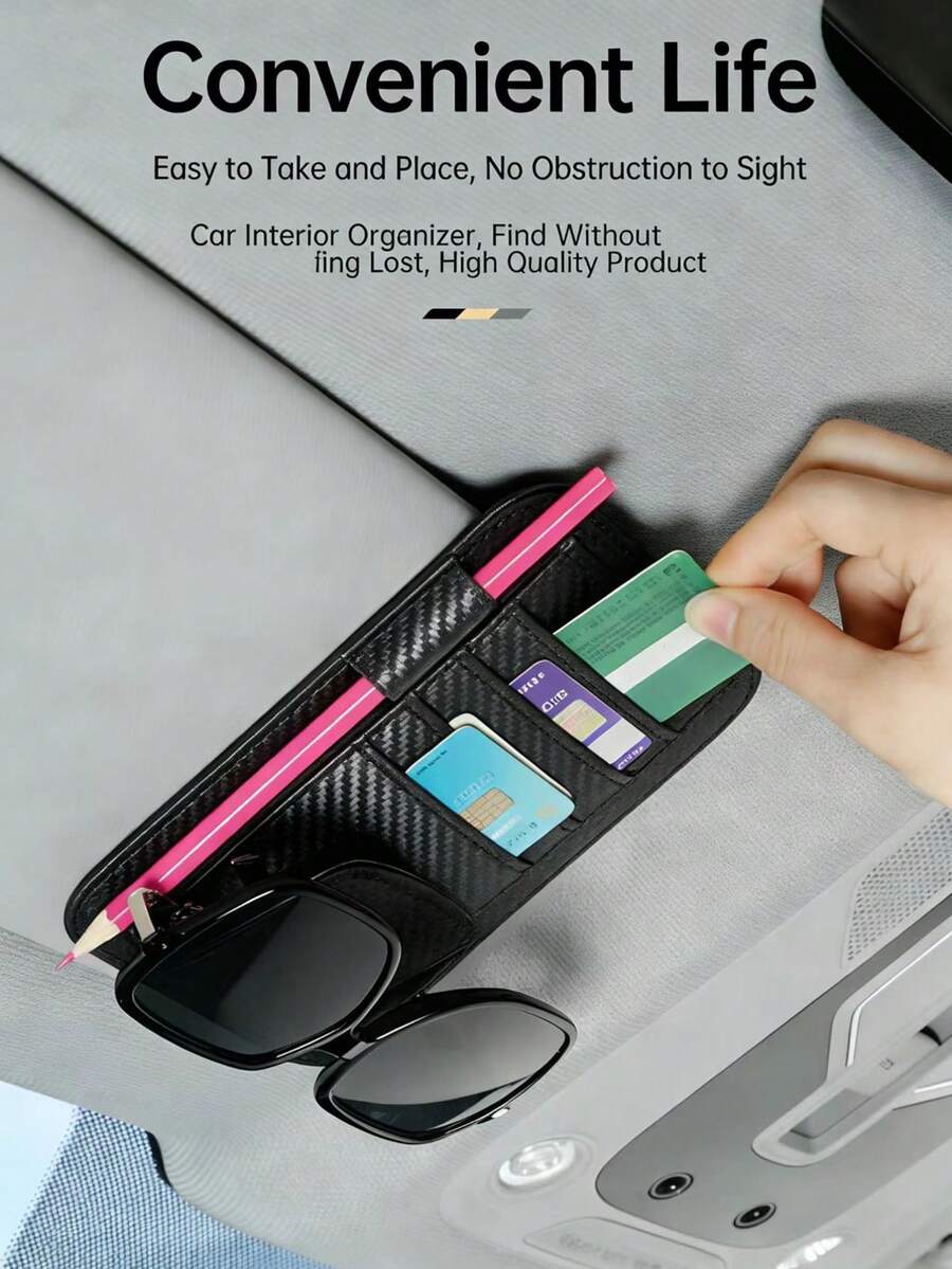 这款多功能遮阳板收纳袋配备多个卡槽和眼镜架，采用优质皮革制成，经久耐用。设计简约时尚，适合各种车型内饰风格。卡片和眼镜可轻松快速取用，且不影响视线。只需将其按压在遮阳板上即可固定到位。 - 五層收納夾 - 查看 1