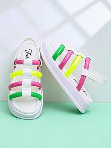 2026夏季街头酷炫限量版女童[3-1岁幼儿婴儿软底学步鞋，荧光绿、粉色、黄色撞色反光宽绑带设计，轻便EVA防滑厚底，露趾可调节踝带，5厘米厚底，荧光Y2K运动风儿童厚底凉鞋，女童户外时尚鞋，适合游乐园、滑板、街头日常穿着 - 彩色 - 查看 4