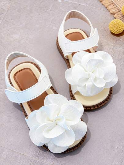 1 par de sandalias de moda para niños, sandalias planas para niñas, con decoración de flor blanca, diseño de , adecuadas para niños pequeños, salidas casuales, viajes y vacaciones