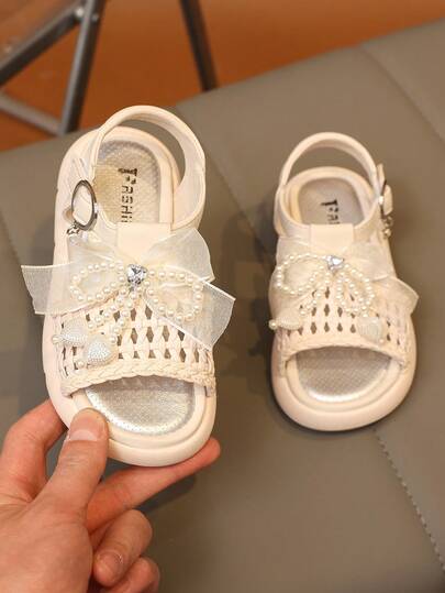1 Pair Fashion Versatile Girls' Sandals, Pearl & Rhinestone Bow Cute Flat Sandals, Hook And Loop Strap Closed-Toe Design, Round Toe Casual, Dance, Outdoor Wear, Glitter Decorated Little Girls' Princess Shoes For Daily, Party, Wedding
