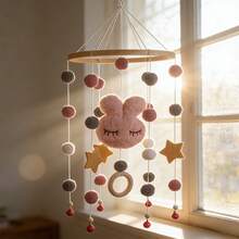 con conejo de fieltro rosa, bolas, estrellas, campanas y anillos de madera. - 1 pza. - Ver 5