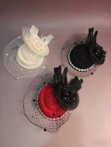 1件女士头饰帽，带网纱面纱、羽毛花朵和珍珠饰边，复古优雅鸡尾酒会头饰，红、白、黑三色可选，是婚礼、肯塔基德比、下午茶派对和复古主题活动的理想之选 - A - 查看 9