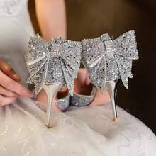 Zapatos de tacón alto para mujer con pedrería de cristal y lazo plateado. Sandalias elegantes de tacón fino estilo francés para damas de honor. - Plateado - Ver 4