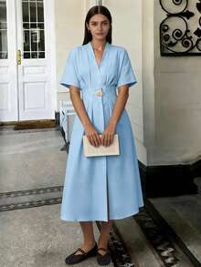 Đầm nữ dáng lửng cổ chữ V, thắt eo, màu trơn, màu xuân hè 2026, kiểu dáng thanh lịch, trang trí khóa kim loại, phù hợp cho các buổi đi chơi mùa xuân, phong cách đường phố, trang phục mùa hè, thời trang Y2K, trang phục đi nghỉ mát, đầm nữ thanh lịch, trang phục lễ hội âm nhạc, trang phục tốt nghiệp. - Màu xanh lam - Xem 2