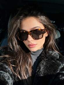 1pc Retro Niche Thick Frame Square Women Fashion Glasses, Versatile Street Style Fashion Glasses - Gray Sheet for Wrapping Flower Frame - View 1