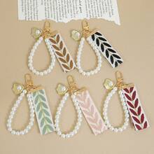 1pc Woven Faux Pearl Decor Fashion Keychain, Pearl Bag/Car Keychain, Gift For Women, Birthday, Valentine's Day, Best Friend - Multicolor - View 3