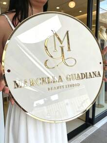 Letrero personalizado para salón con fondo blanco y letras doradas, incluye todo el material de montaje. Letrero de negocio de oficina, letrero de logotipo personalizado, letrero de negocio al aire libre, decoración de salón de belleza, logotipo de boutique personalizado, logotipo 3D de negocio, letrero moderno de acrílico, letrero de logotipo personalizado, letrero de logotipo redondo de acrílico, letrero de logotipo de negocio, letrero de salón, letrero para negocio, letrero de negocio de acrílico - Multicolor - Ver 12