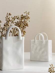 Vaso de Bolsa de Compras Branca com Alça Dourada - Design Minimalista Moderno, Ideal para Estante da Sala de Estar, Mesa de Centro e Mesa de Jantar. Pode Acomodar Flores Frescas ou Flores Artificiais, como Tulipas, Adicionando um Toque Estiloso e Elegante, um Vaso Decorativo Chique e Popular para Decoração Interna. Adequado para Sala de Estar, Quarto, Escritório, Casamento, Atmosfera de Feriado, Dia dos Namorados, Presente de Casamento, Melhor Presente de Feriado, Decoração de Prateleira de Exibição, Presente de Aniversário, Presente de Formatura, Etc. Item Decorativo Pequeno e Requintado, Especialmente Projetado para Mesa, Estante e Pequenos Espaços. - A - Visão 9