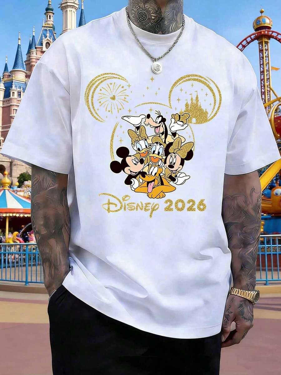 Disney Camiseta con retrato familiar de Mickey, Minnie, Goofy y Donald Duck de edición limitada 2026, camiseta informal de manga corta con cuello redondo para hombre, sudadera cómoda, suave y transpirable de algodón puro, adecuada para fiestas navideñas, viajes diarios y salidas. - Blanco - Ver 1