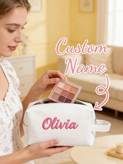 Bolsa de maquillaje personalizada con patrón de gofre - Bolsa bordada con nombre personalizado. Borde tu nombre en la bolsa. Cremallera ligera, organizador de artículos de tocador de viaje, gran capacidad. Adecuado para fiestas de cumpleaños, fiestas, bodas, eventos de la empresa, etc. Un gran regalo para días festivos de mujeres, regalos para damas de honor, regalos del Día de la Madre, regalos de Pascua, regalos del Día de San Valentín y otros regalos festivos. Un regalo perfecto para tu novia/mejor amiga.