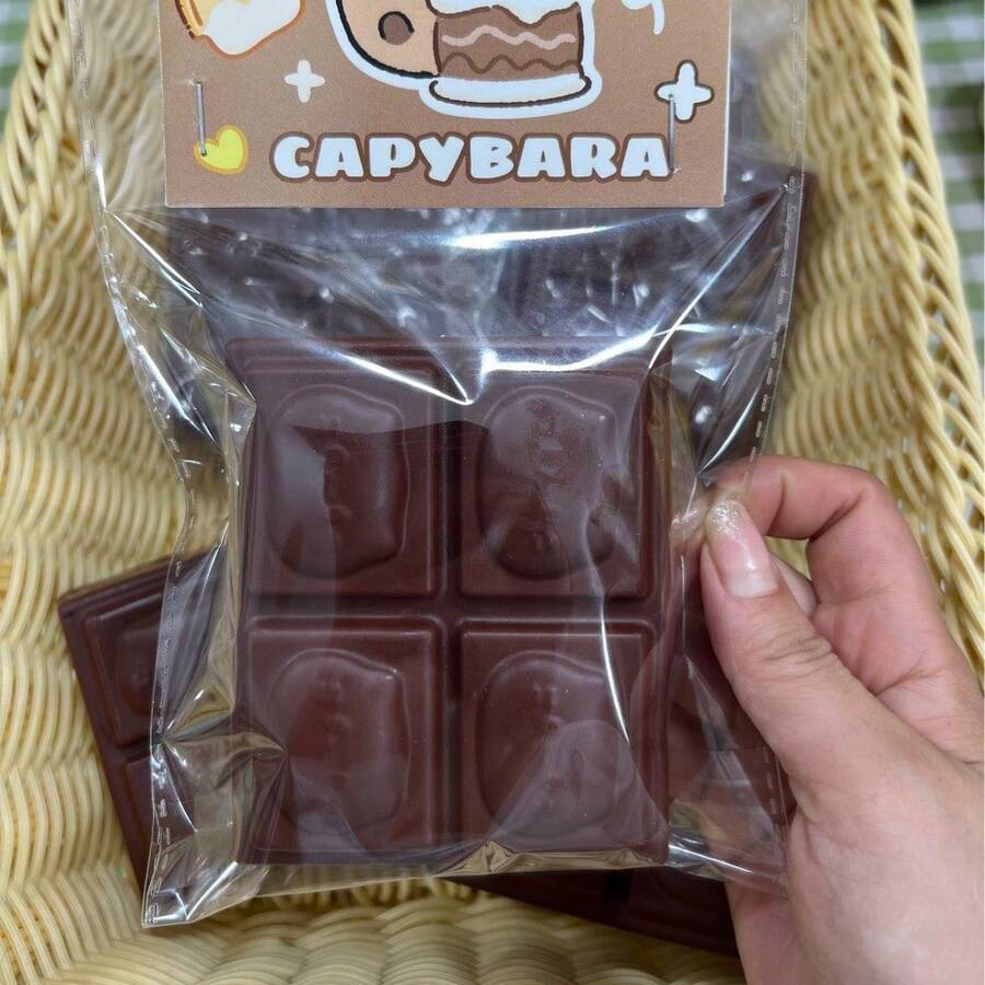 柔软油润的猫形巧克力咖啡香味减压玩具，适合释放压力、舒缓情绪，是馈赠亲友、节日礼物、生日礼物等的理想之选。 - 彩色 - 查看 1