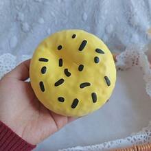 1个柔软慢回弹棉花糖玩具，创意挤压减压指尖玩具，适合作为情人节、圣诞节、生日、万圣节礼物送给男孩、女孩，也适合文具、旅行、课堂使用。 - 彩色 - 查看 5