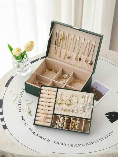 1个大容量PU皮革首饰盒，带锁首饰收纳盒，适合女性、女孩和男性使用，柔软内衬可存放戒指、吊坠、耳环、项链、手镯、手表、口红、美甲用品等，现代风格，是送给女性和母亲的绝佳礼物，也是教师节、情人节和开学季的理想之选。