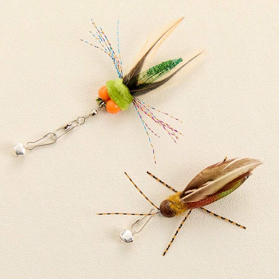 1个手工制作的逗猫棒替换头，逼真的昆虫造型，瞬间焕新宠物玩具，耐抓耐咬的聚酯材料，互动娱乐玩具