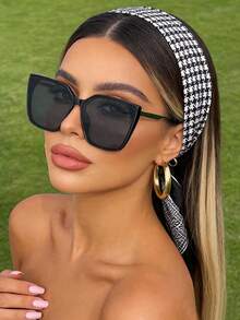 1副复古超大号女士时尚眼镜，经典百搭款式，适合户外旅行、海滩等场合佩戴。 - 彩色 - 查看 1