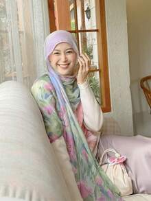 1件装女士宽边印花围巾，可作头巾、头饰，水彩画图案，轻盈透气，防晒百搭，优雅日常配饰，四季皆宜。 - 彩色 - 查看 3