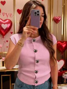 Camiseta sin mangas de punto para mujer, nueva colección primavera/verano, de estilo minimalista y elegante, con cuello redondo, diseño sin mangas, decoración con botón con forma de corazón, top corto y ajustado en color rosa, adecuado para uso casual, trabajo, viajes, citas, ceremonias de graduación y fiestas - Rosa - Ver 12