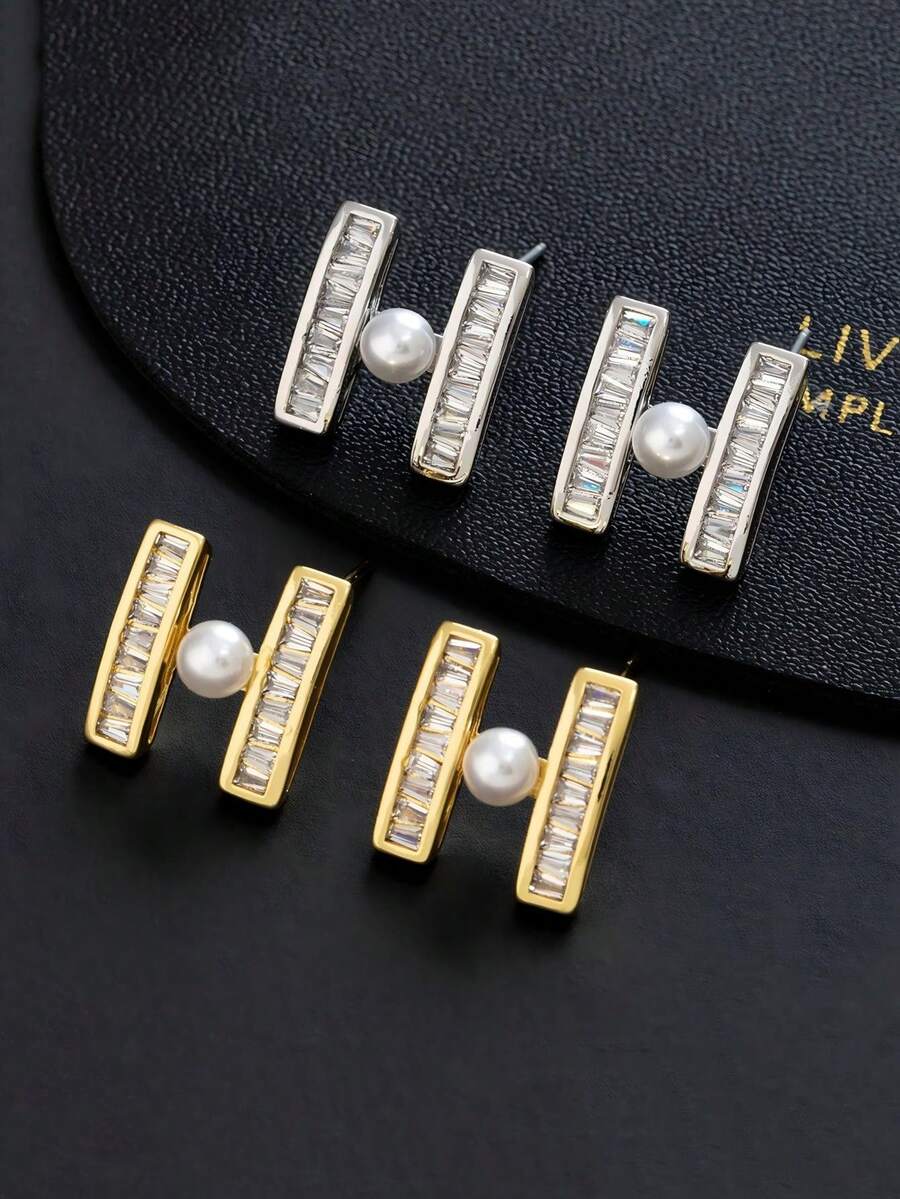 一对优雅的925纯银仿珍珠白色字母H耳钉，适合作为女神节的简约百搭礼物。 - 耳環 - 查看 1