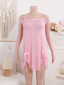 Set de 2 piezas de lencería transparente con adorno de encaje y moño, con tanga a juego, una opción perfecta para ropa de dormir - Rosa - Ver 1